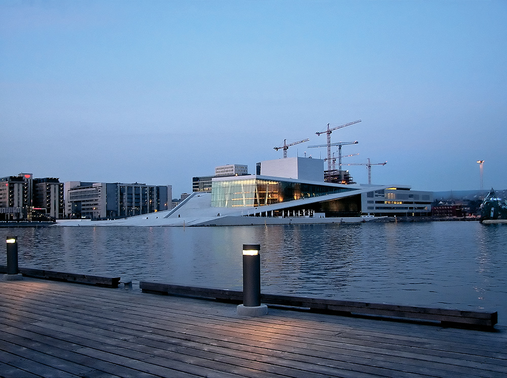 Недавно построенное здание оперы в Осло. 