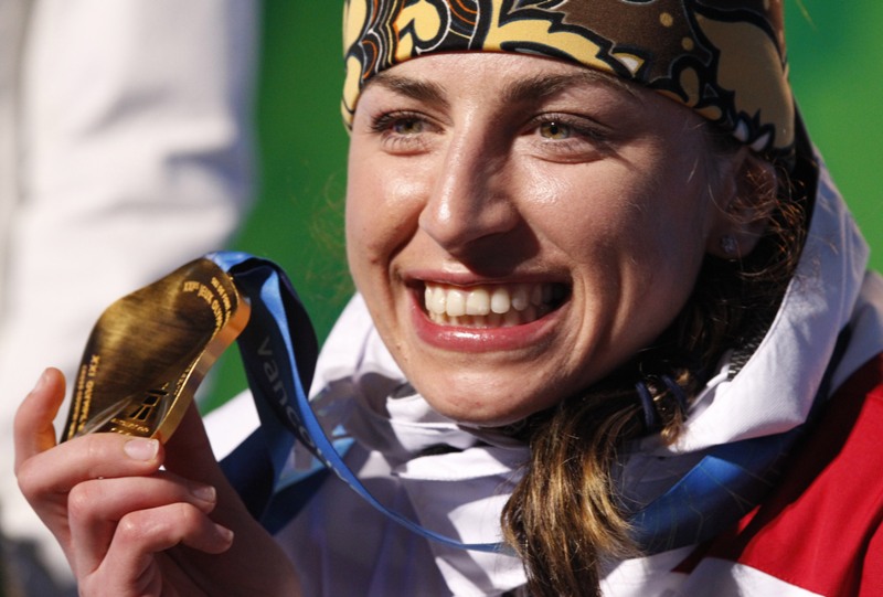 Юстина Ковальчик с золотой медалью Олимпийских игр. Фото Reuters