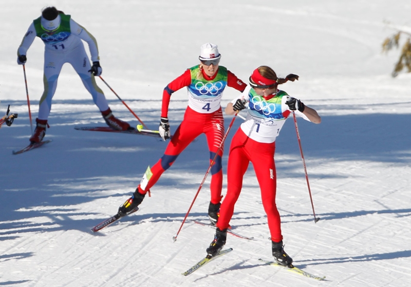 Юстина Ковальчик и Кристин Штейра на олимпийском дуатлоне. Юстина выиграет в этой гонке свою вторую олимпийскую бронзу, а Кристин в очередной останется с деревянной медалью. Фото Reuters