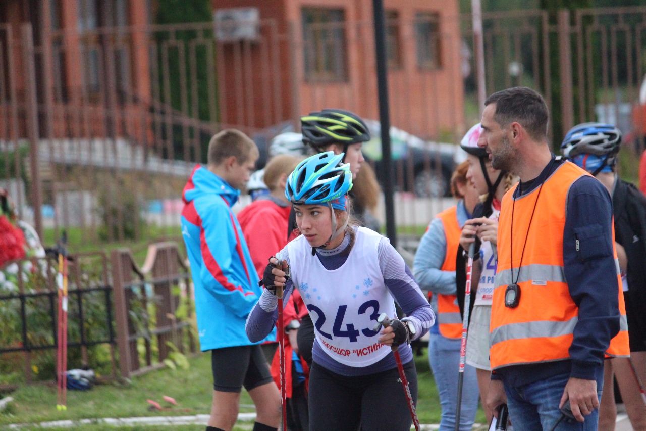 Победительница гонки Анастасия Петрова на старте.