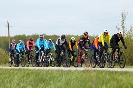 В Лотошино 12 мая стартовал сезон самой массовой серии велозаездов в России "Gran Fondo". На этот раз организаторы подготовили три дистанции на выбор 27 км, 52 км и 103 км. 