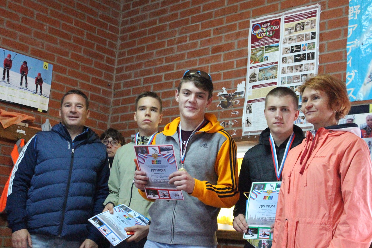 Александр Григорьев. победитель гонки, доволен своим результатом не меньше, чем победой на мировом первенстве по лыжероллерам. Ведь он прежде всего - лыжник и в сезоне ему состазаться с лыжниками.