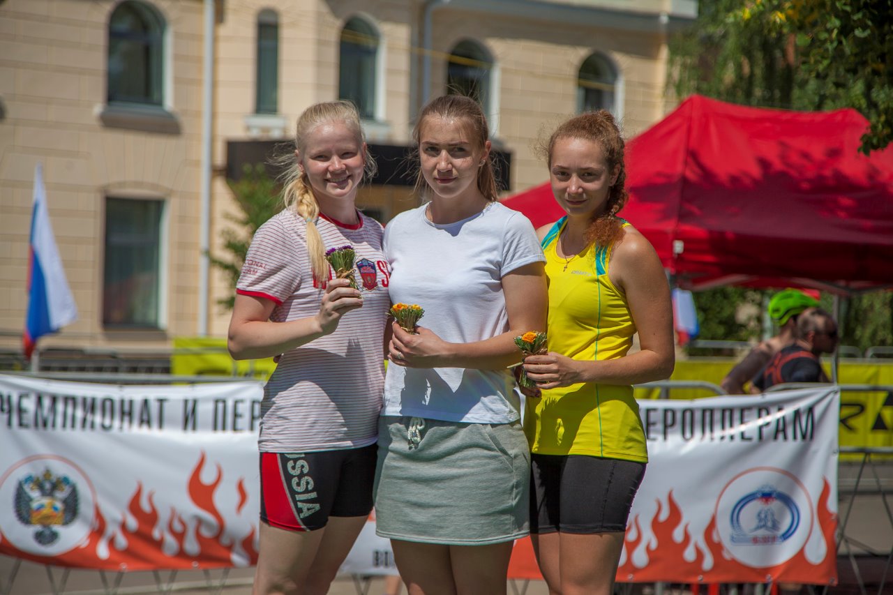 Тройка призеров юниорок: Алёна Липатова, Анна Хлябина, Арина Былинко