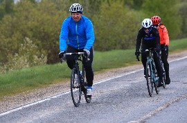 В Лотошино 12 мая стартовал сезон самой массовой серии велозаездов в России "Gran Fondo". На этот раз организаторы подготовили три дистанции на выбор 27 км, 52 км и 103 км. 