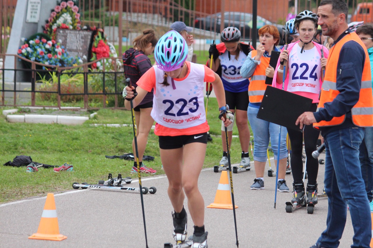 Старт девушек средней возрастной группы.