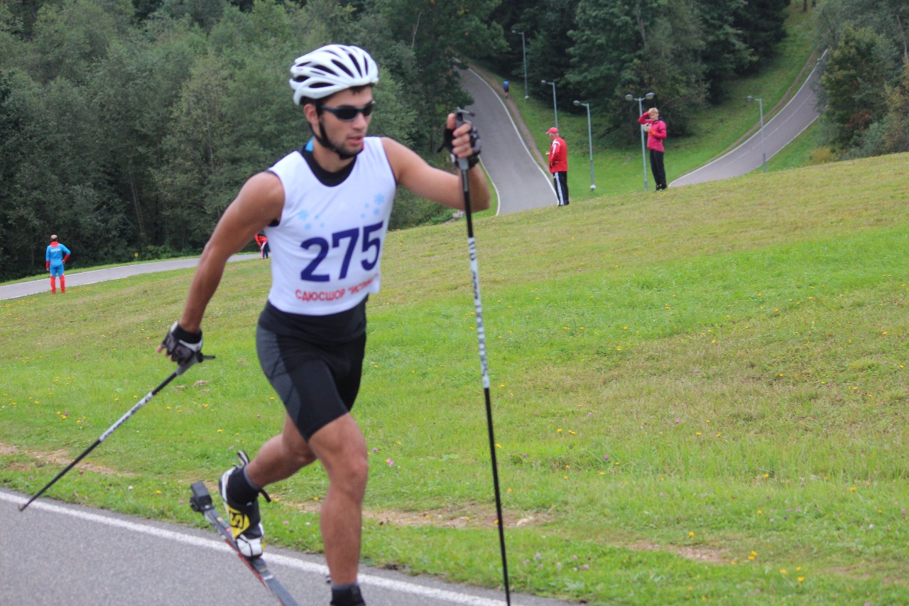 На дистанции юноши старшего возраста.