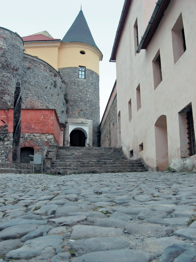 Площадь замка "Паланок" - главной исторической достопримечательности города Мукачево