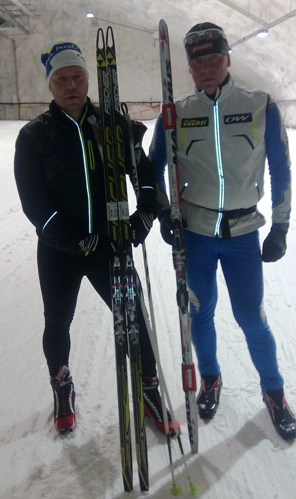 Сами Хейсканен с коллегой Велли-Хейкки Мустоненом в лыжном тоннеле в Леппявирта.