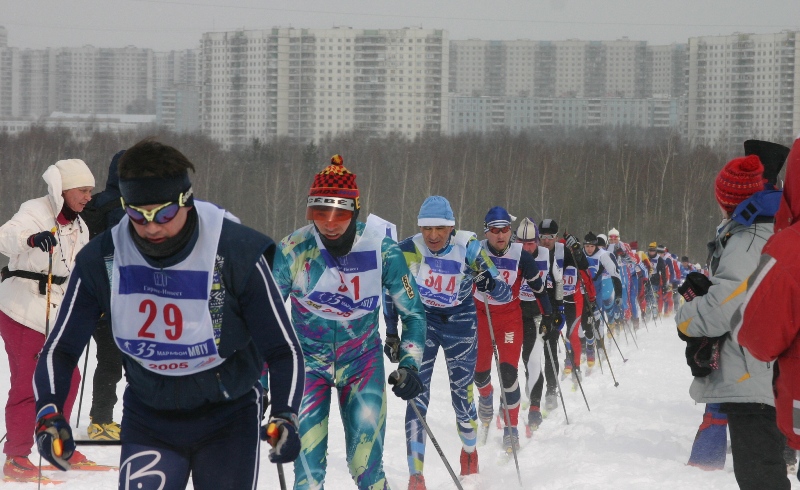 Сергей Петров (№344) на дистанции марафона МВТУ 2005