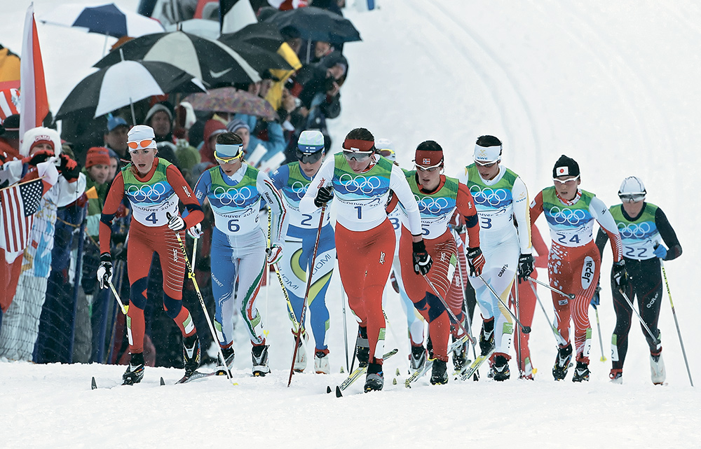 Олимпийская «тридцатка» в Ванкувере. В левом ряду — четные (4-Штейра,          6-Лонга, 2-Сааринен),                    в правом — нечетные (1-Ковальчик,         5-Бьорген, 3-Калла). 