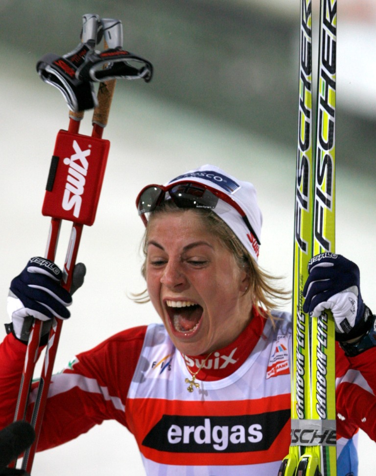 Норвежка Астрид Якобсен после победы в спринте на ЧМ-2007 в Саппоро, фото Fischer