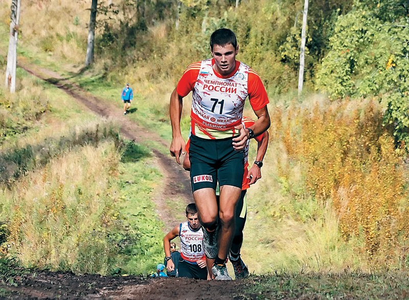 На трассе кросса — пятикратный чемпион мира среди юниоров Пётр Седов. 
фото: Татьяна Вишняк