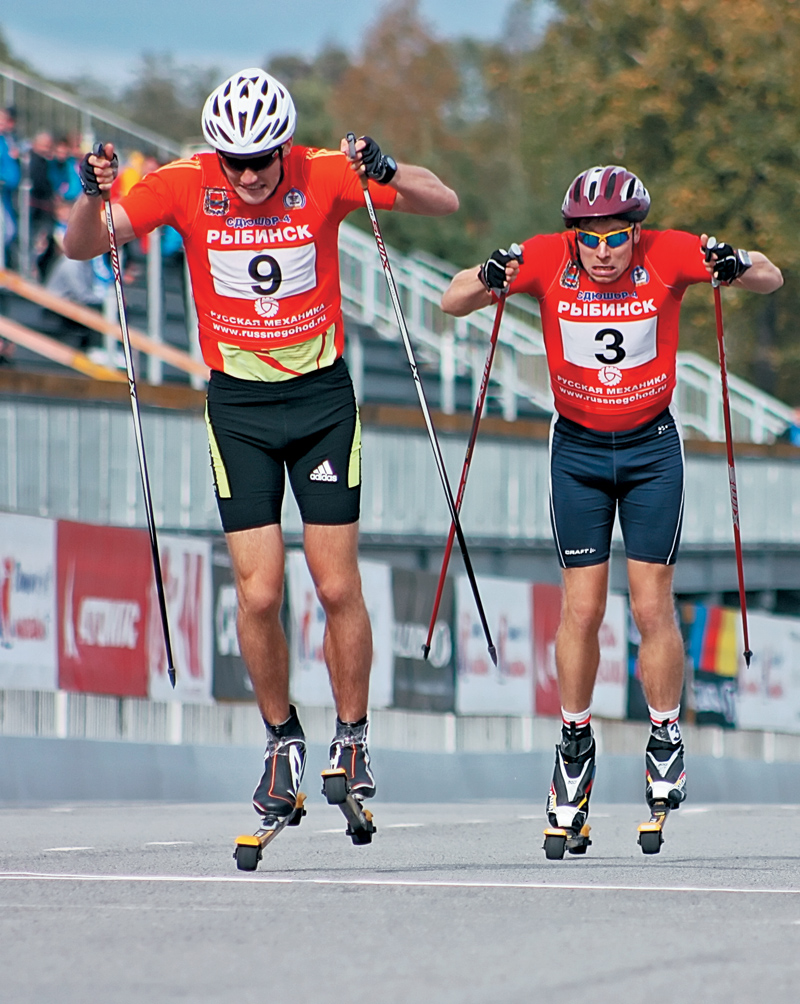 В полёт над финишной чертой отправились олимпийский чемпион Ванкувера Никита Крюков (№9) и санкт-петербуржец Алексей Двоскин (№3). 
фото: Татьяна Вишняк