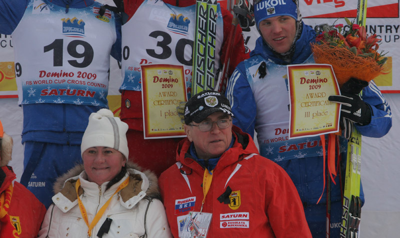 Владимир Алексеевич Логинов с бывшим вице-президентом ФЛГР, бывшим главным тренером сборных команд России Еленой Вяльбе во время награждения на этапе Кубка мира в Дёмино. Фото: С.Метелица