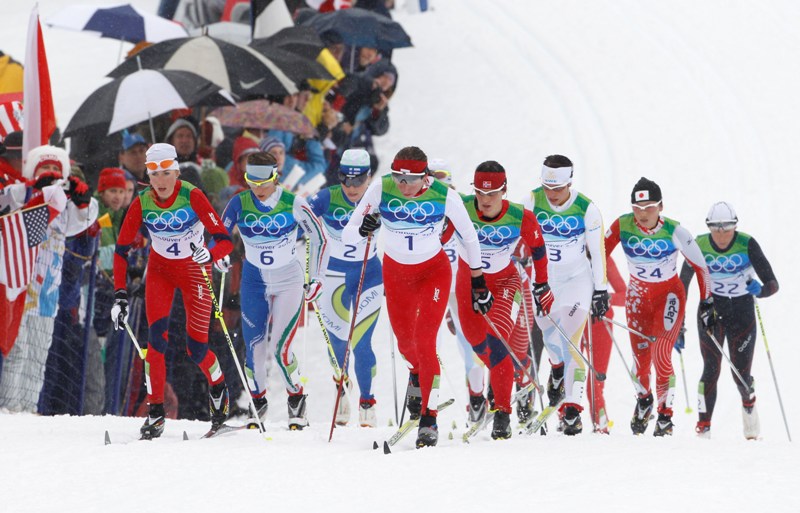 Олимпийская тридцатка в Ванкувере. В левом ряду - четные (4-Штейра, 6-Лонга, 2-Сааринен), в правом - нечетные (1-Ковальчик, 5-Бьорген, 3-Калла). Фото Reuters