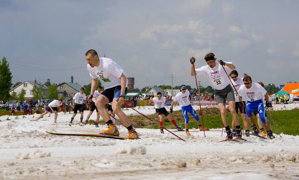 Финал. Лидирует Александр Панжинский, его преследуют Егор Сорин, Алексей Петухов и Николай Морилов. На заднем плане в центре между Панжинским и Сориным бегут Никита Крюков и Александр Легков (в красных гольфах)