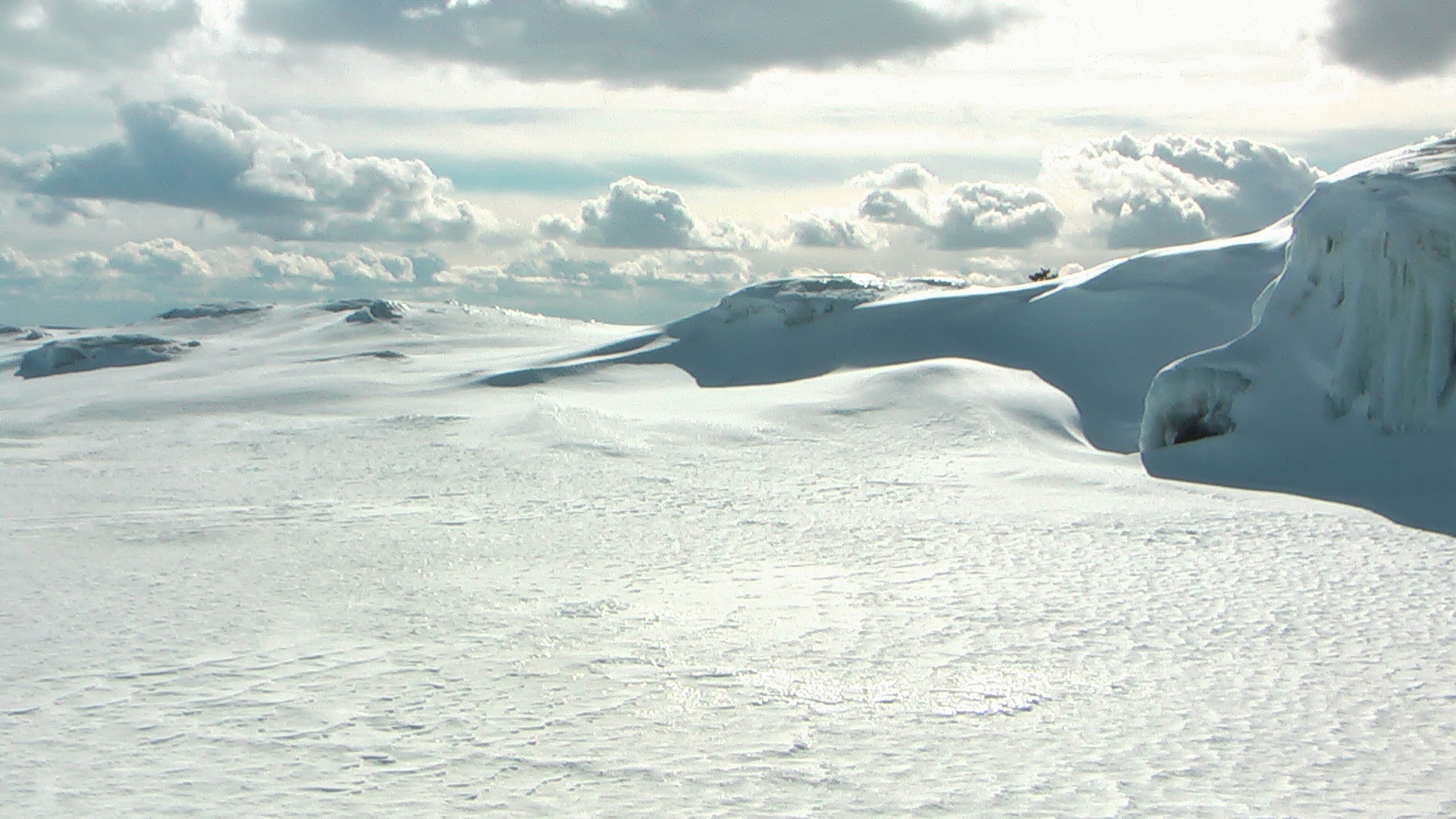 Ледяное безмолвие (1993). Ледяное молчание как понять. Ледяное молчание как понять. Кладбище альпинистов в домбае. Ледяные пещеры туим.