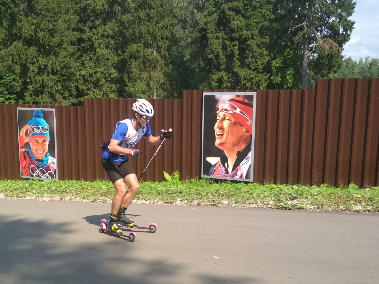 Даже взгляд Легкова с плаката мотивирует