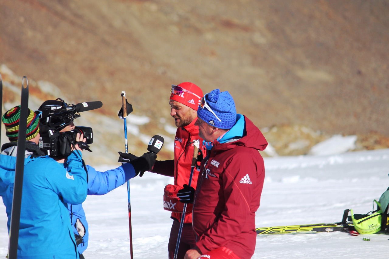 Алексей Петухов дает интервью норвежскому телевидению.