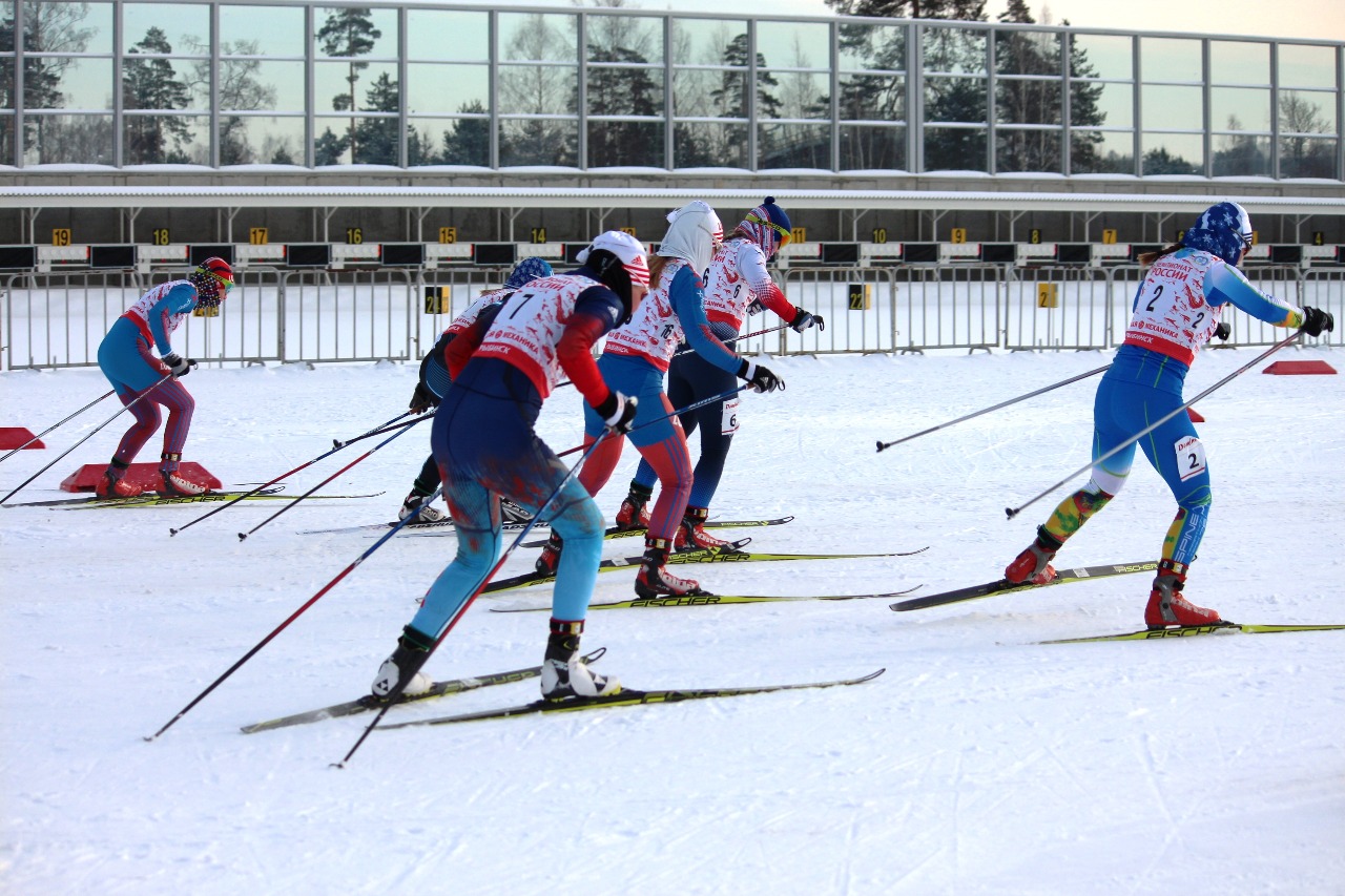 Стартовый разгон женского финала.