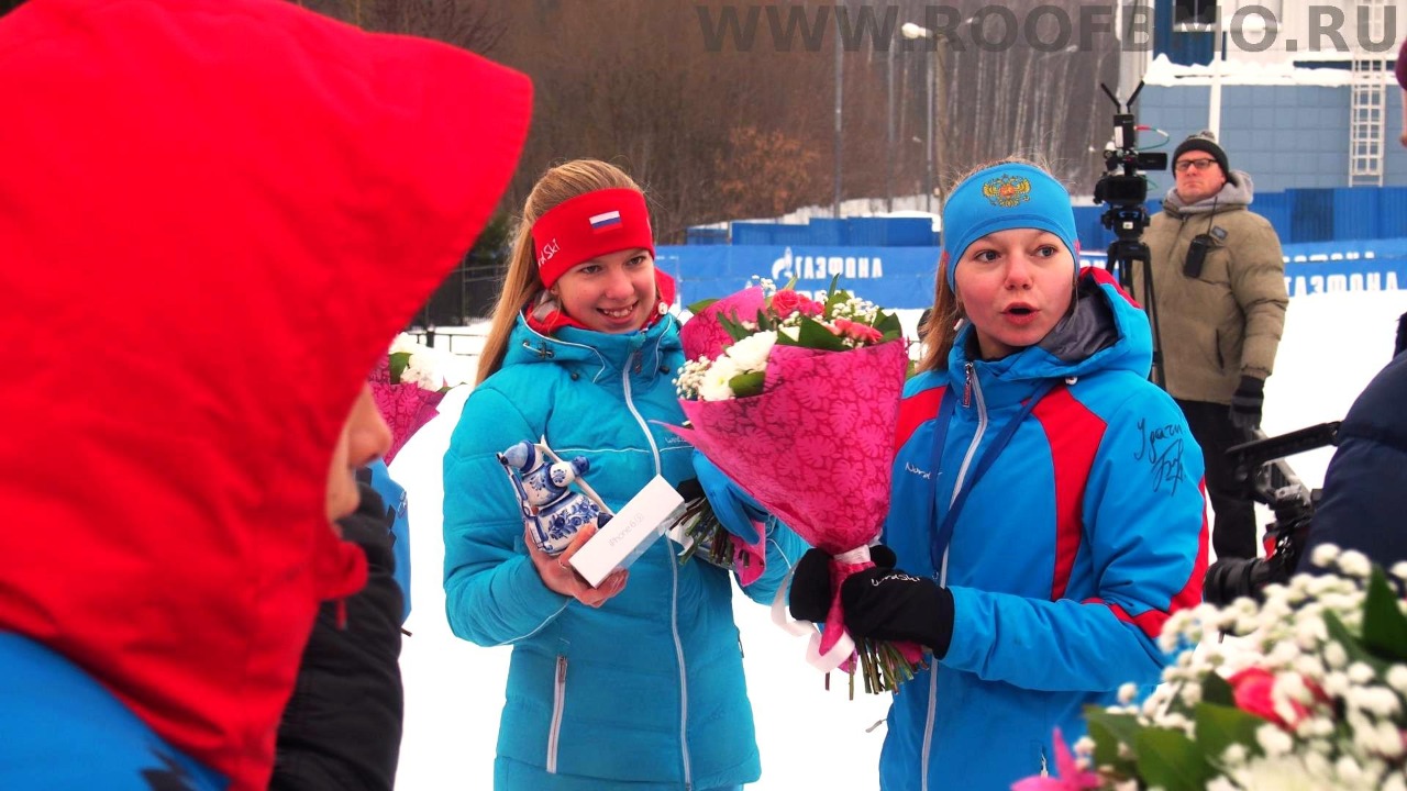 Эмоции, подарки и цветы.