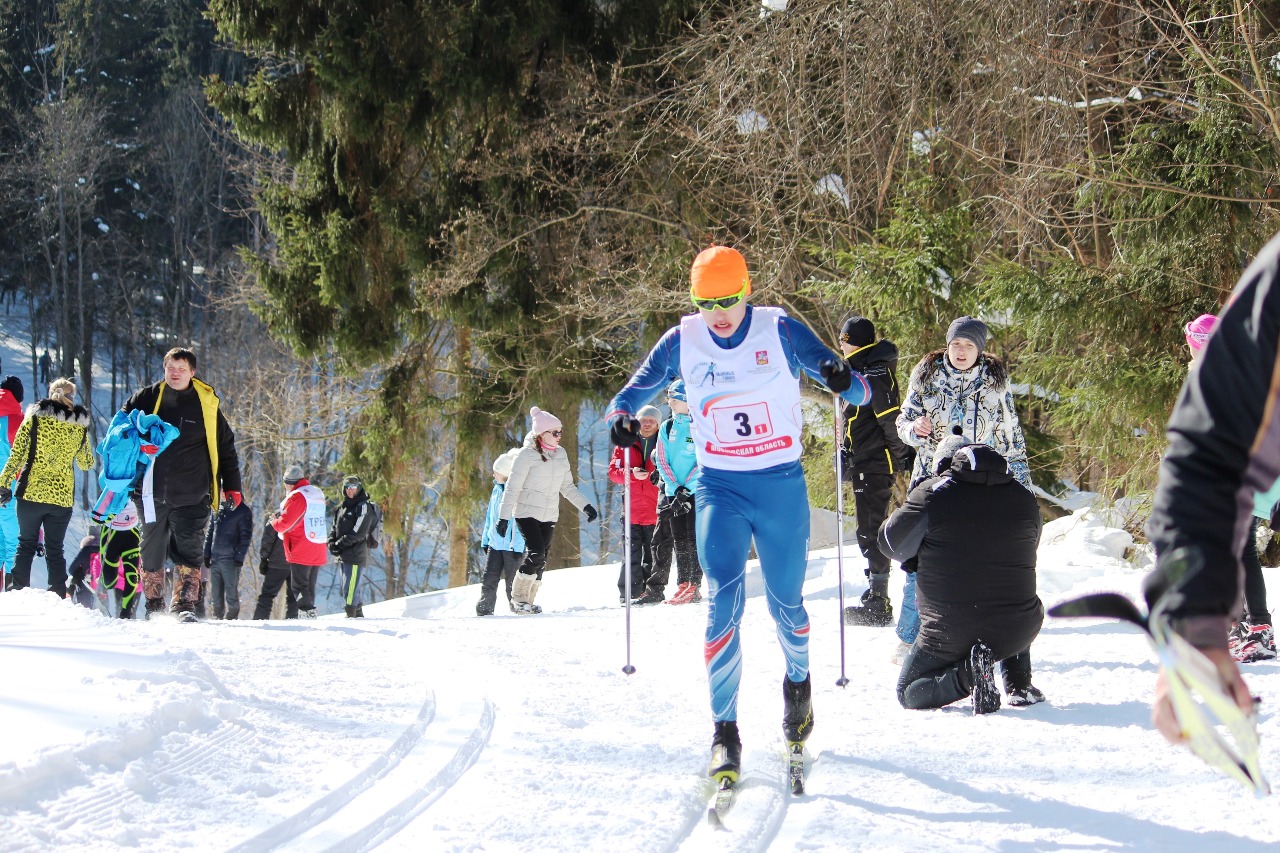 От подъема убегает Александр Дубровин.