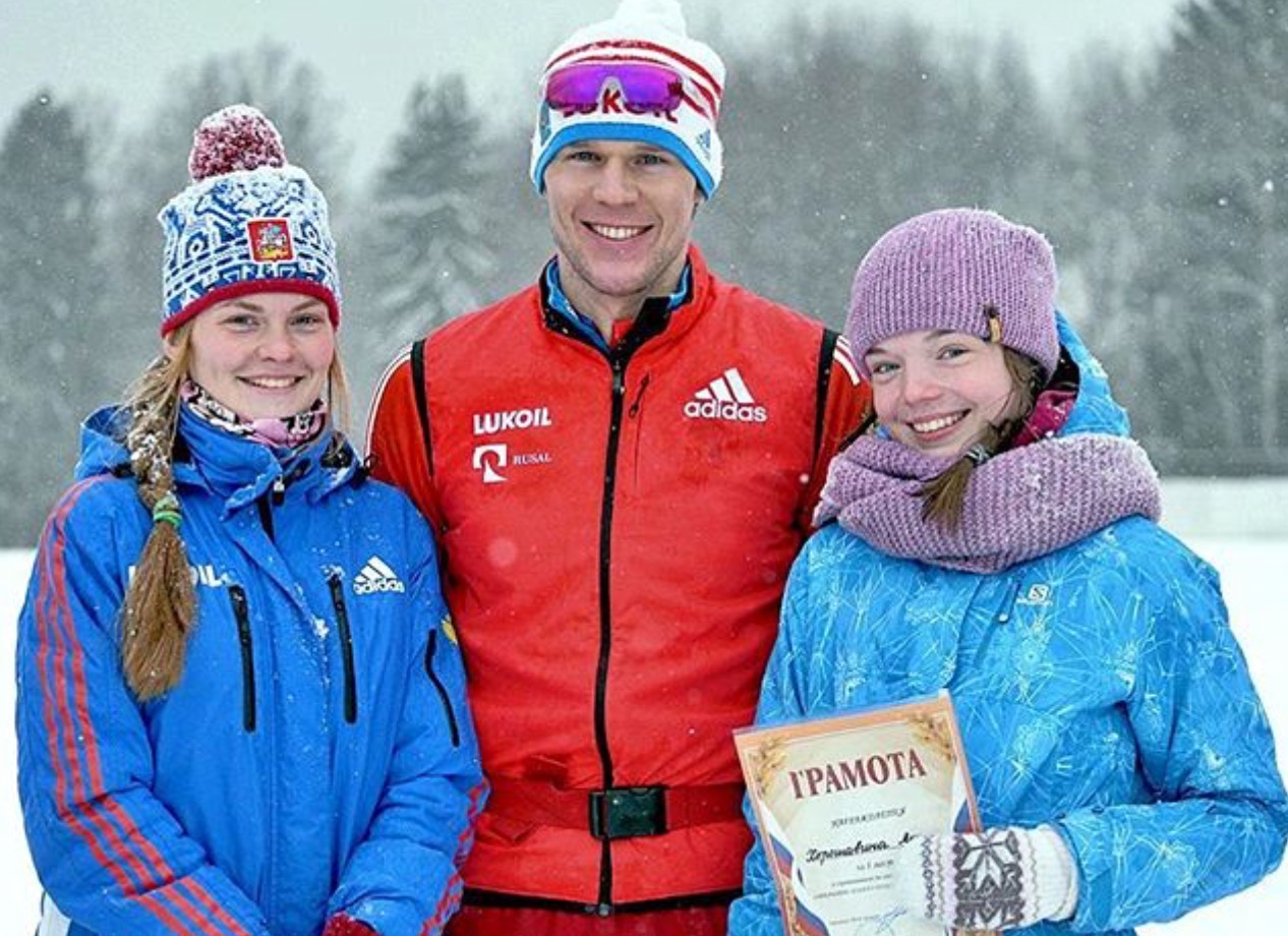 После награждения фото напамять с олимпийским вице-чемпионом и призером мировых чемпионатов Александров Панжинским. Справа - Яна Хорошавина, Слева - Елизавета Тюрина (Истина)