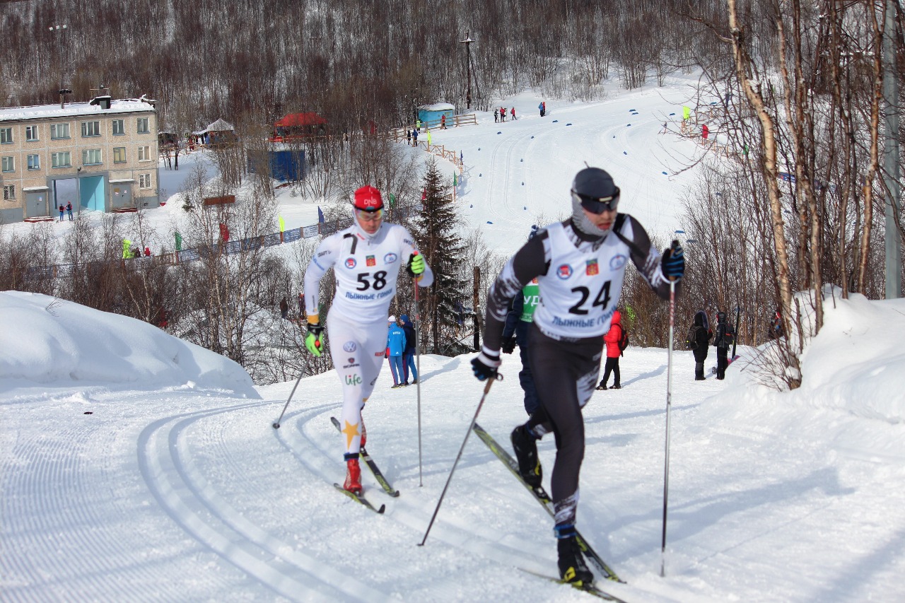 Очередной подъем преодолевают Дамир Муфлихумов (Ямало-Ненецкий округ) номер 24 и Александр Каковка (Карелия) номер 28 