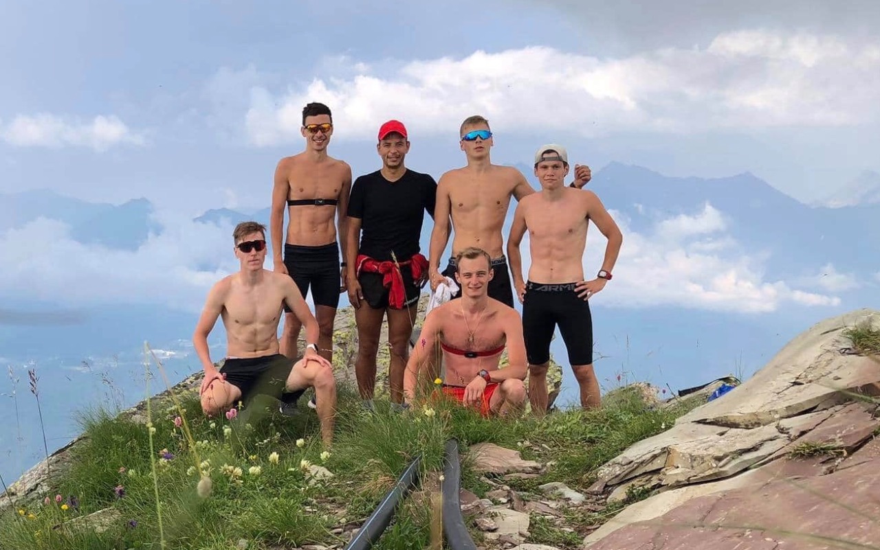 Сидят: И. Пронин, К. Абрамов; стоят:Э. Яхин, С. Ширяев, В. Иванов, В. Шаршавин