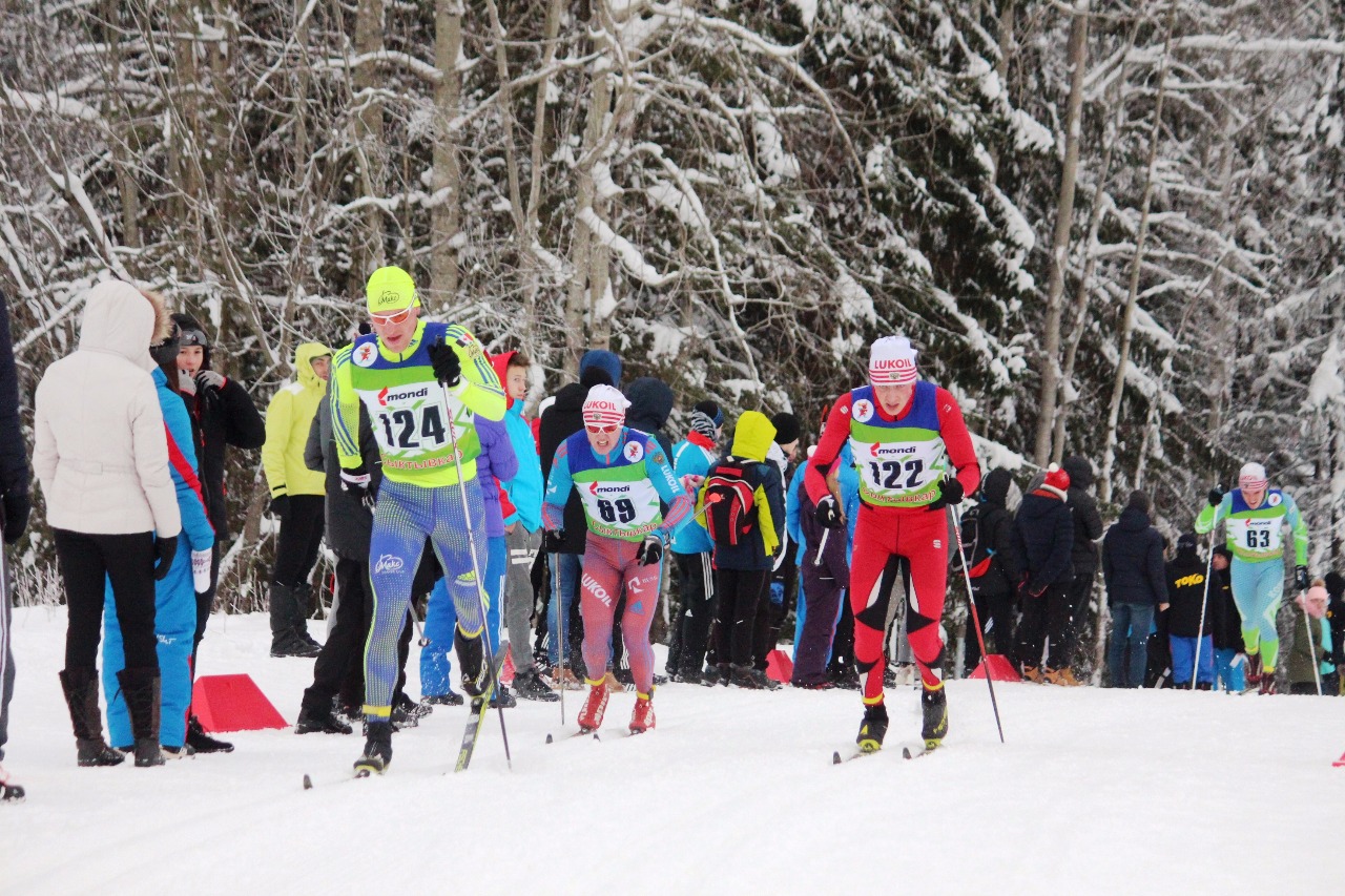 Владислав Азанов во главе группы