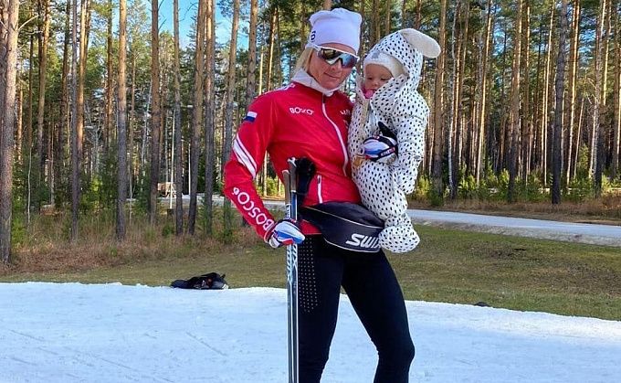 Татьяна Сорина с дочкой Софией на тренировке.
