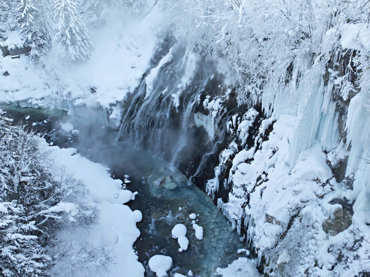 Водопад по дороге в горы, о. Хоккайдо.
