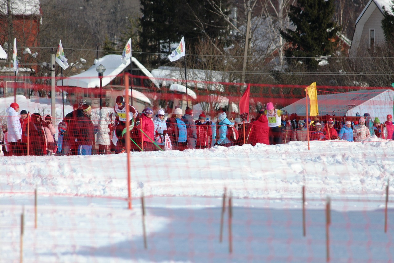 Эстафету сдала - эстафету приняла. 