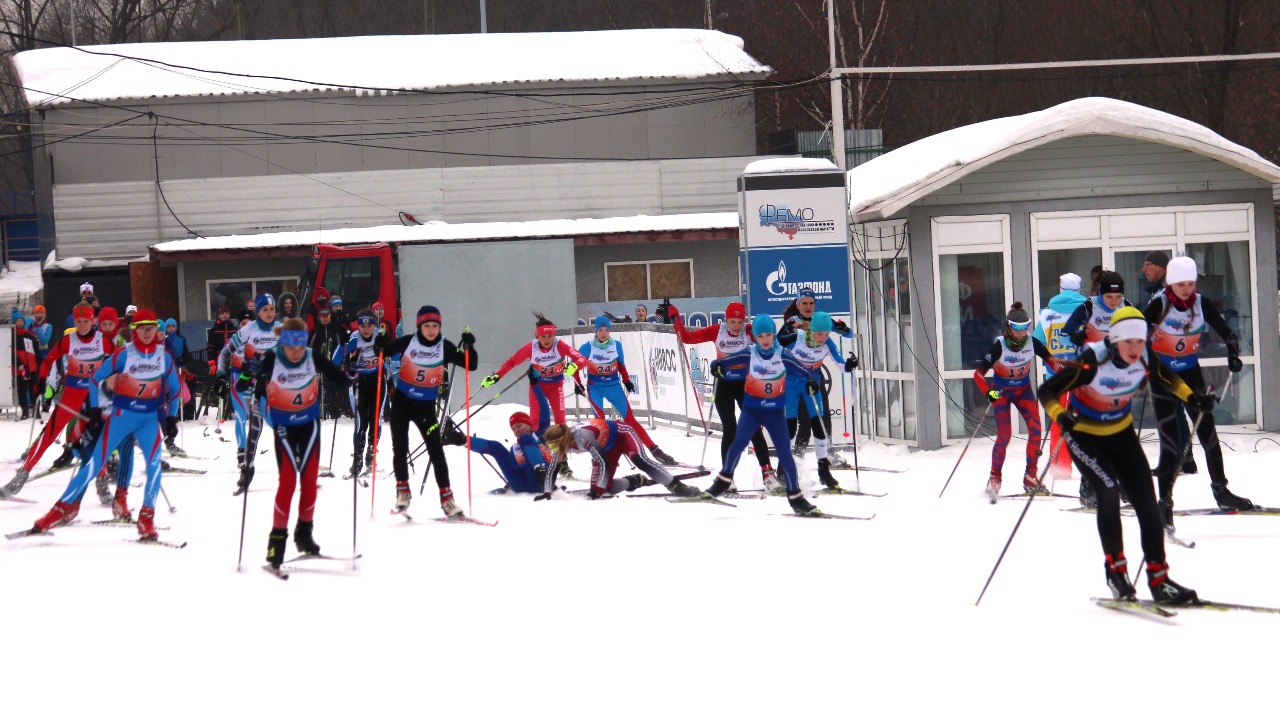 В завал угодила спортсменка под номером 2...