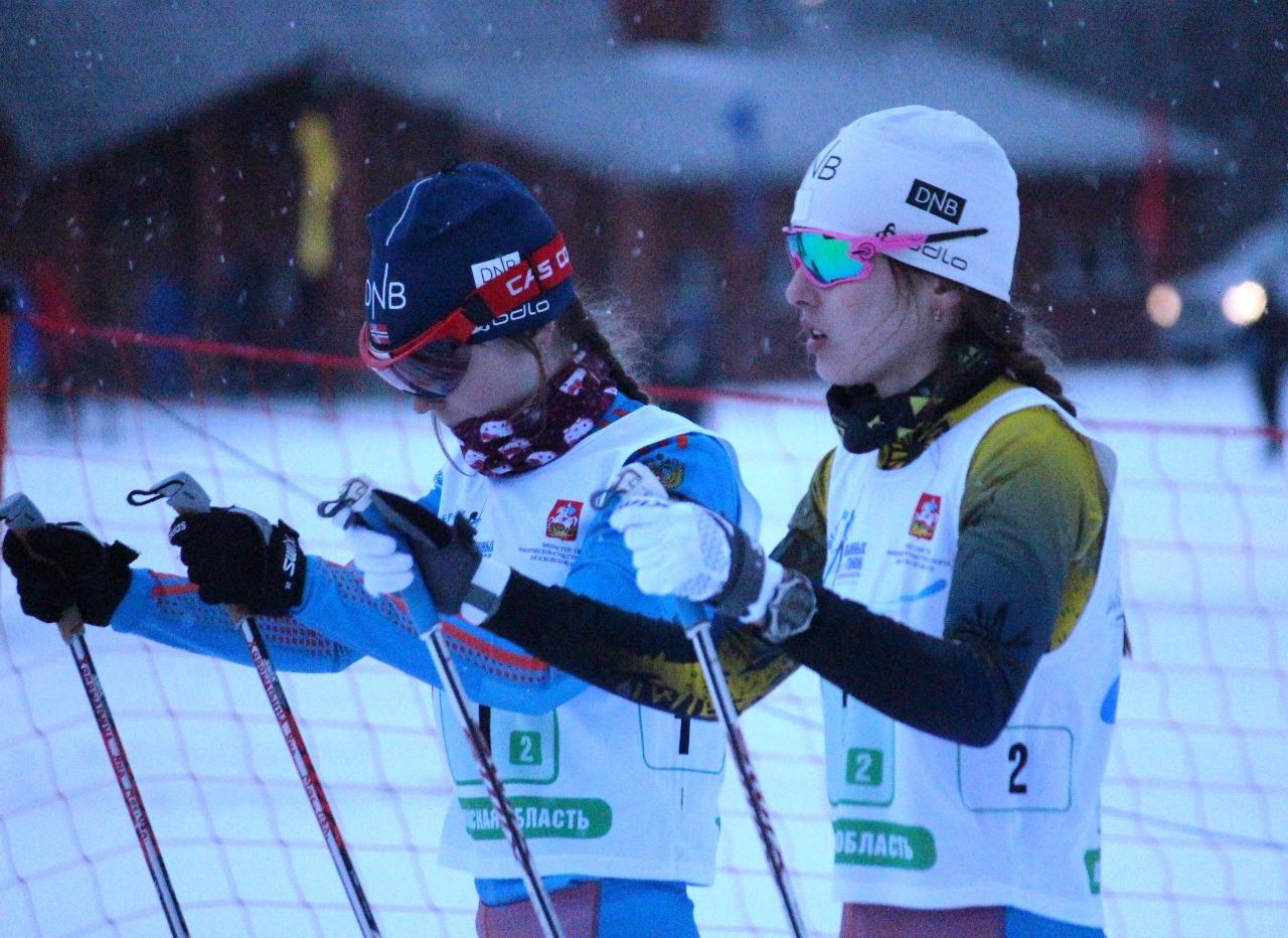 Соперницы... Хорошавина и Абражеева перед стартом финала.