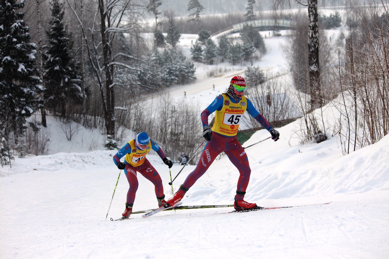 Ирина Микешина и Ольга Михайлова борются между собой и с "выключателем".