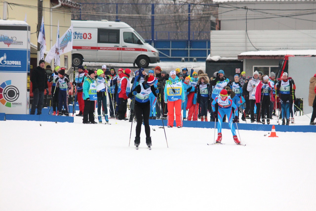 Вторыми уходят девочки под номером 7 - спортивная школа Пушкино.
