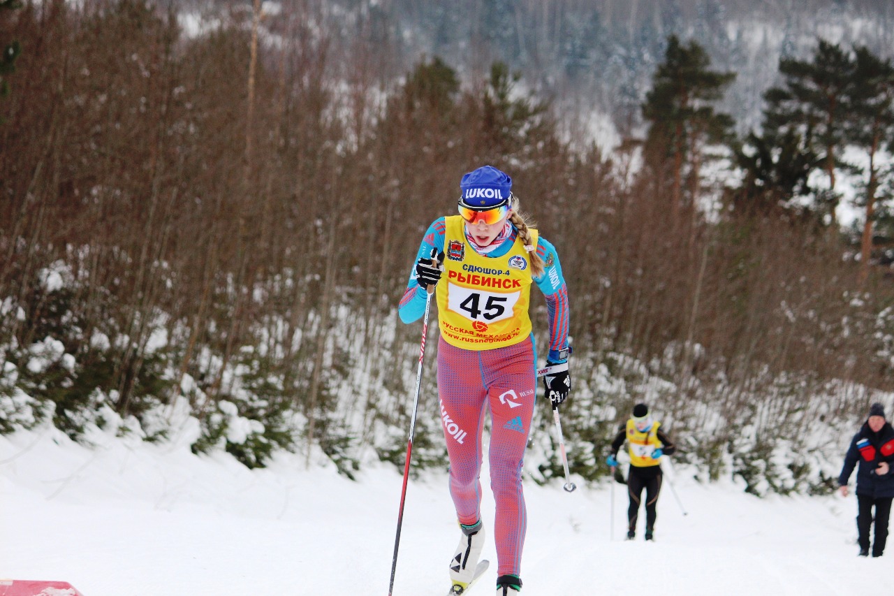Наталья Смирнова на первом кругу на этом подъеме идет с лидирующим результатом.