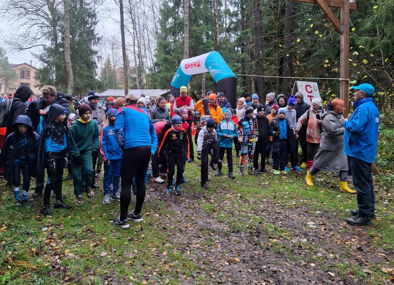 Перед стартом Осеннего кросса лыжников.