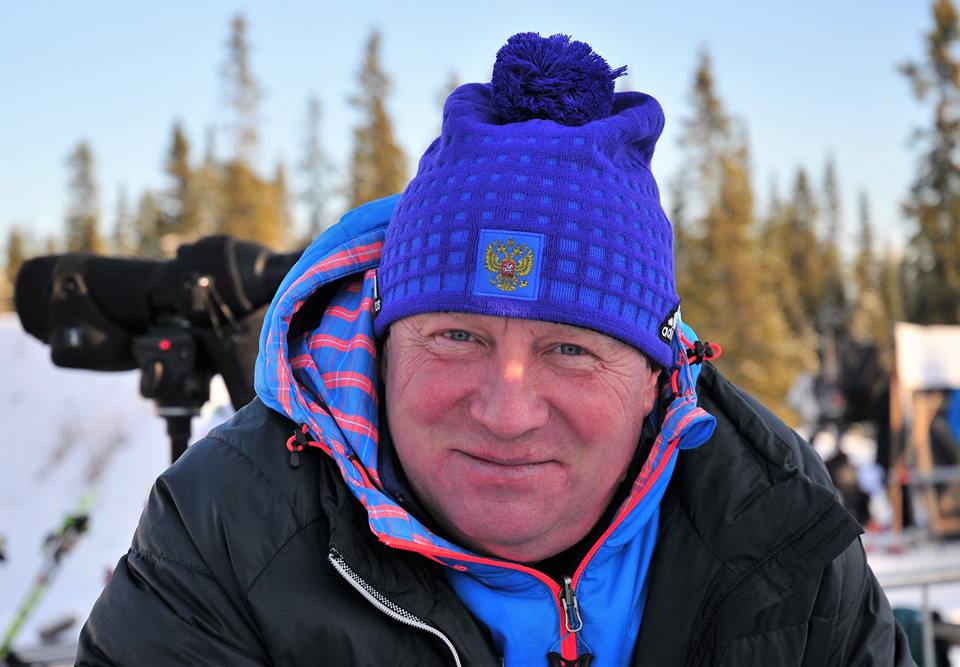 Перед гонкой погода была прекрасная, а потом повалил снег и испортил качество картинок - скринов трансляции