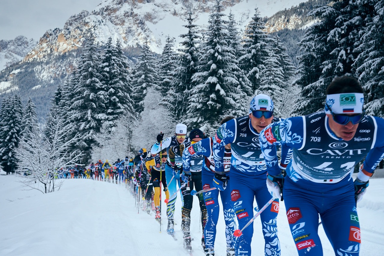 Комбинезоны "Русской Зимы" были очень заметны во главе пелотона Ski Classics