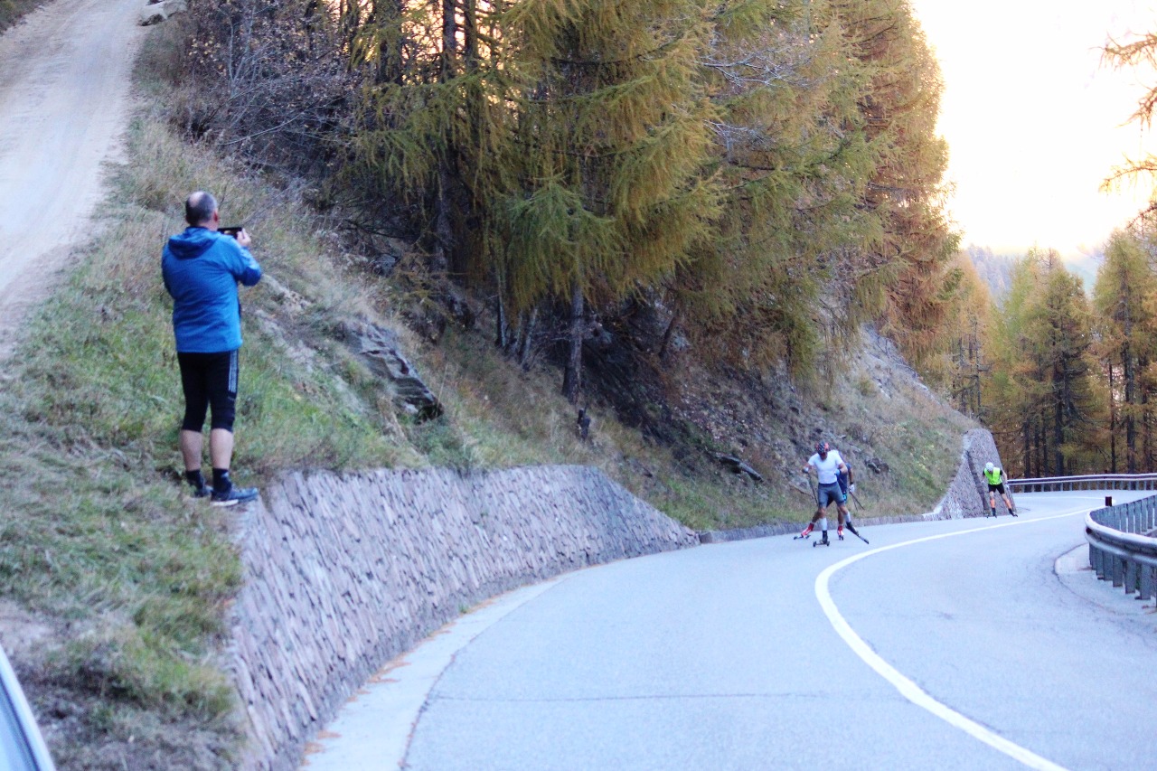 Во время максимального ускорения спортсменам очень важно сохранить технику. Именно поэтому Крамер снимает их бег на видео, чтобы потом вместе проанализировать все движения при максимальной нагрузке. И исправить огрехи, пока еще есть время.