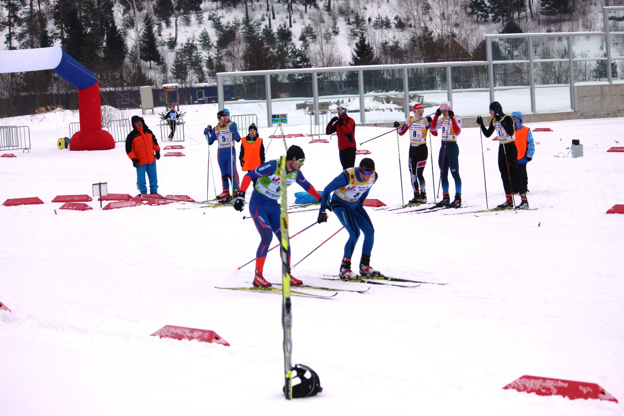 Владимир Фролов отправляет на третий этап Антона Шатагина.