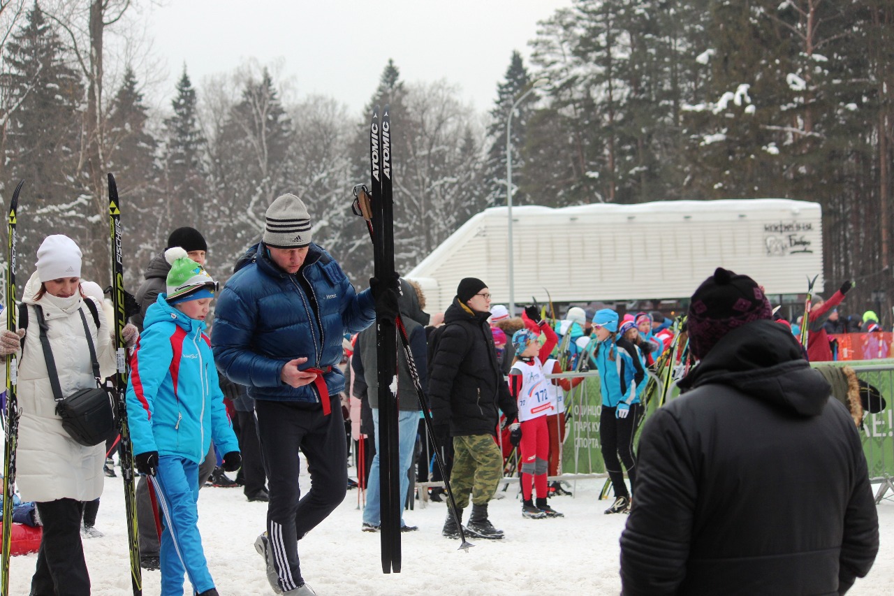 И хотя все были заняты подготовкой к собственным стартом. одним глазом подглядывали в интернет-трансляции с олимпийских арен, где проходила в это же время женская эстафетная гонка.
