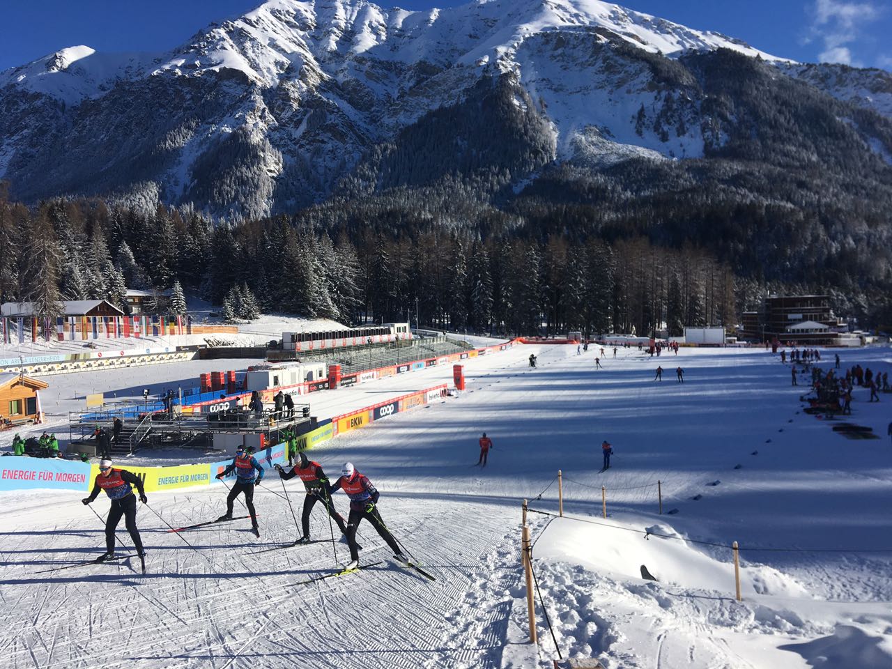 Ski de. Lenzerheide Швейцария. Лыжные гонки. Стадион Ленцерхайде. Ски тур.