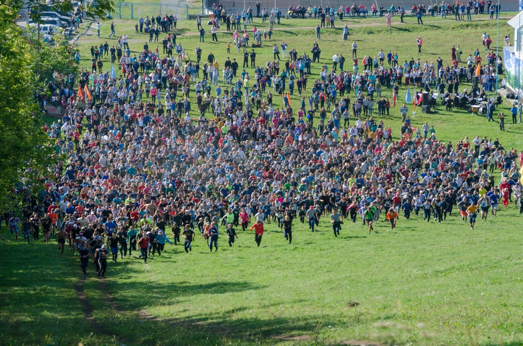 Группа 1000 человек. Тысяча человек. 1000 Человек. 1000 Человек в одном месте. 1000 Человек на фото.