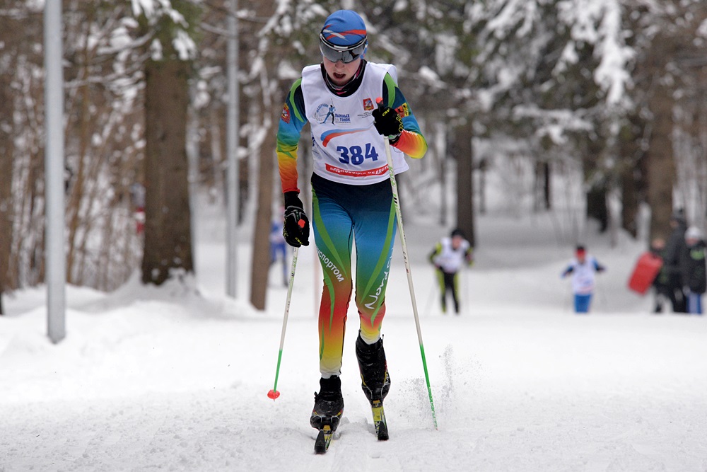 По комбинезону этого парнишки сразу видно, что он - воспитанник "Истины".