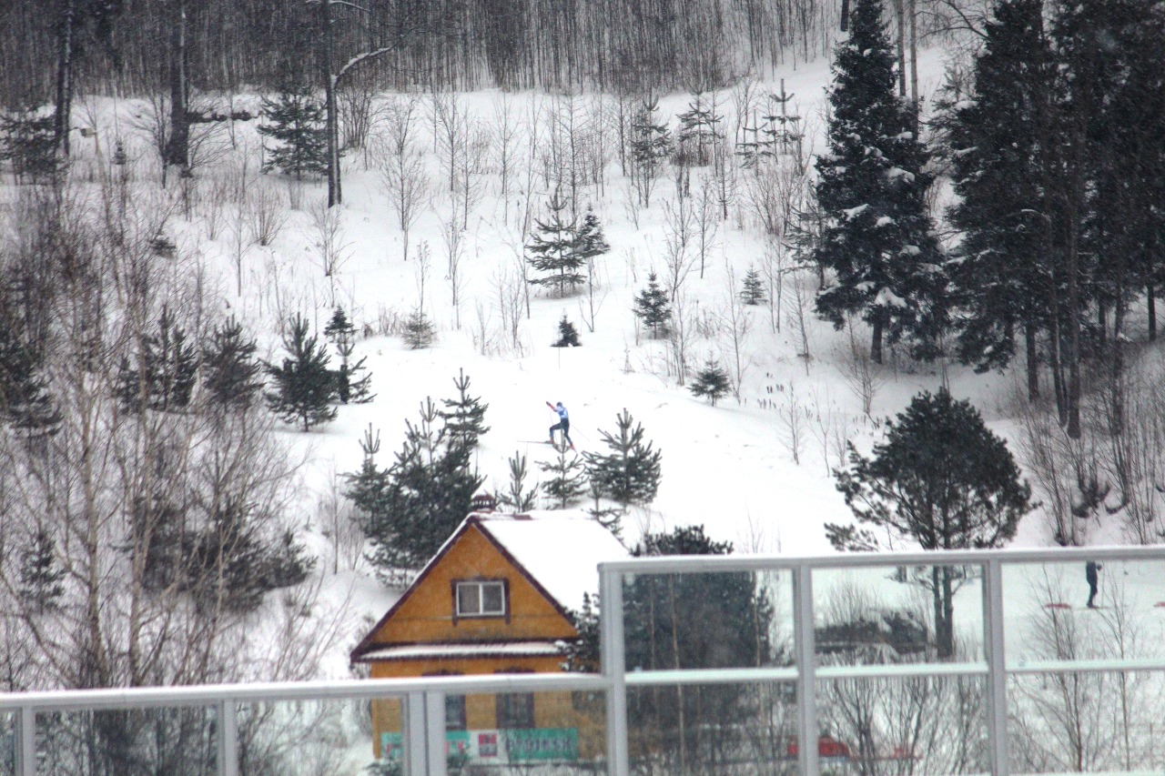 Вид на "выключатель" с трибун стадиона.
