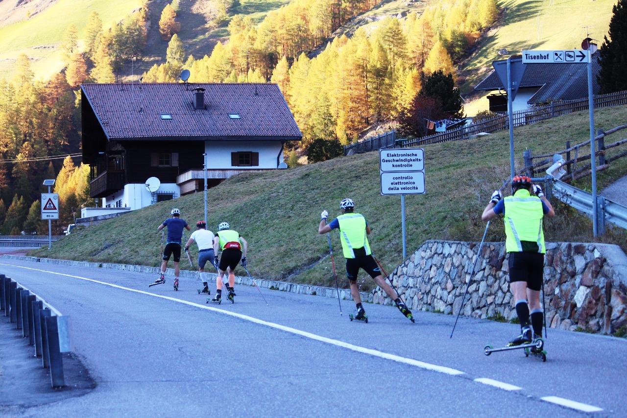 Живописные берега озера Вернаго. Только когда ими любоваться при такой работе?.. На заминке разве что... Развязка этой дуэли не за горами.