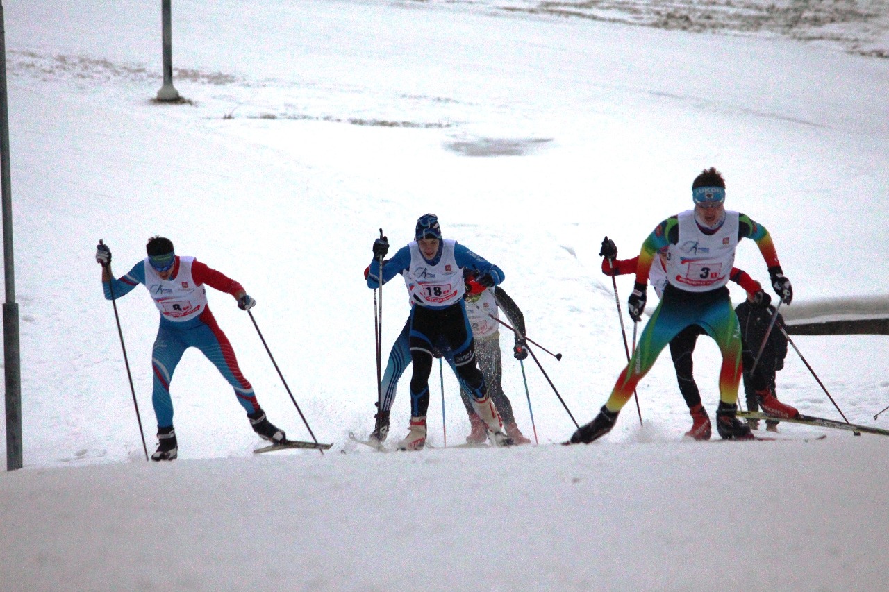 Пятый четвертьфинал на полном ходу. Лидирует Денис Роскошин.